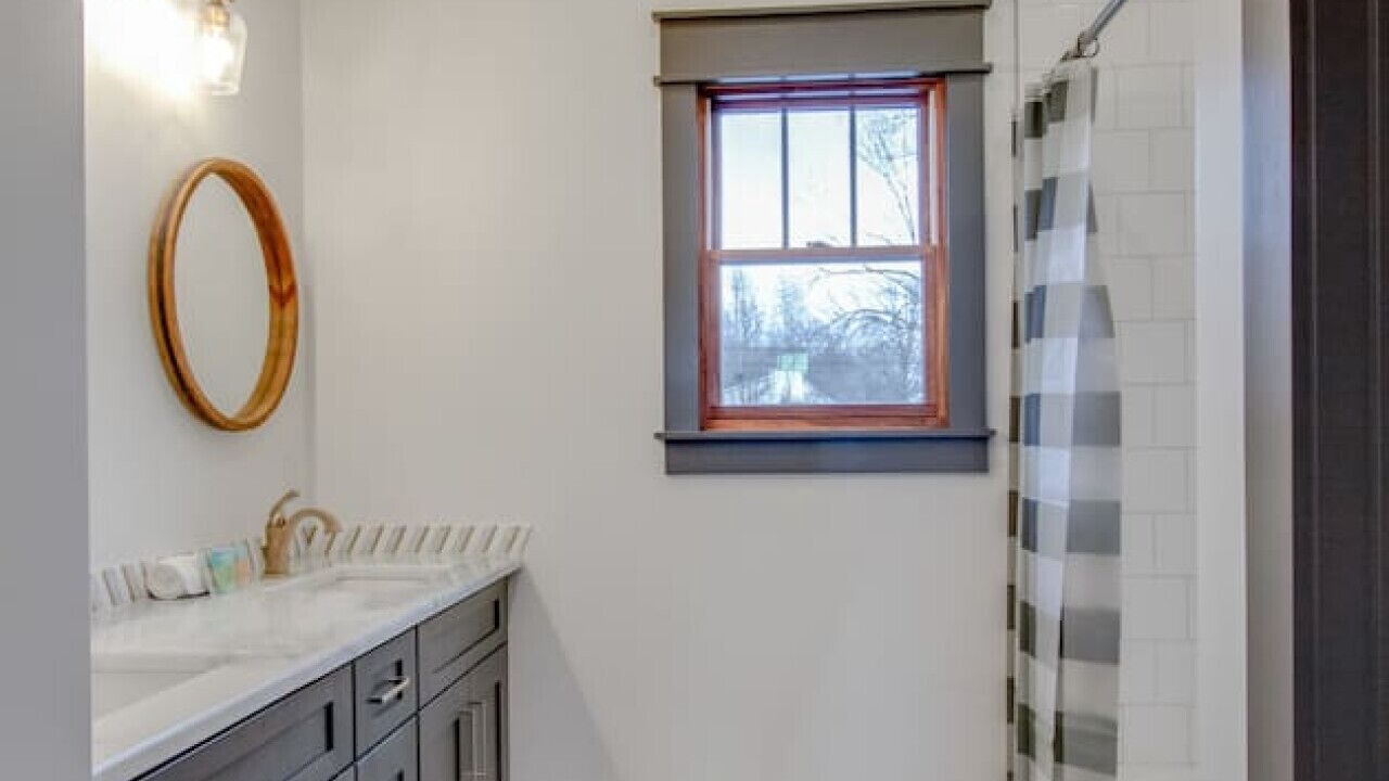 Photo of Bathroom in Shelby Hills