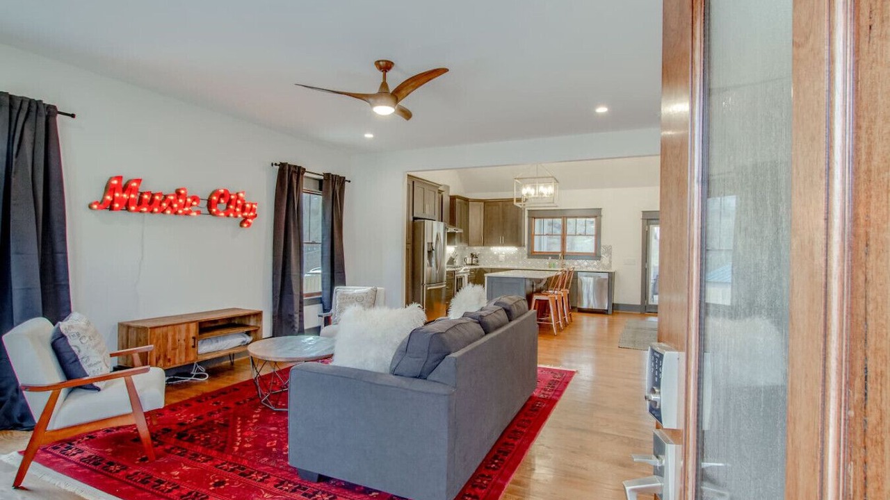 Photo of Livingroom in Shelby Hills