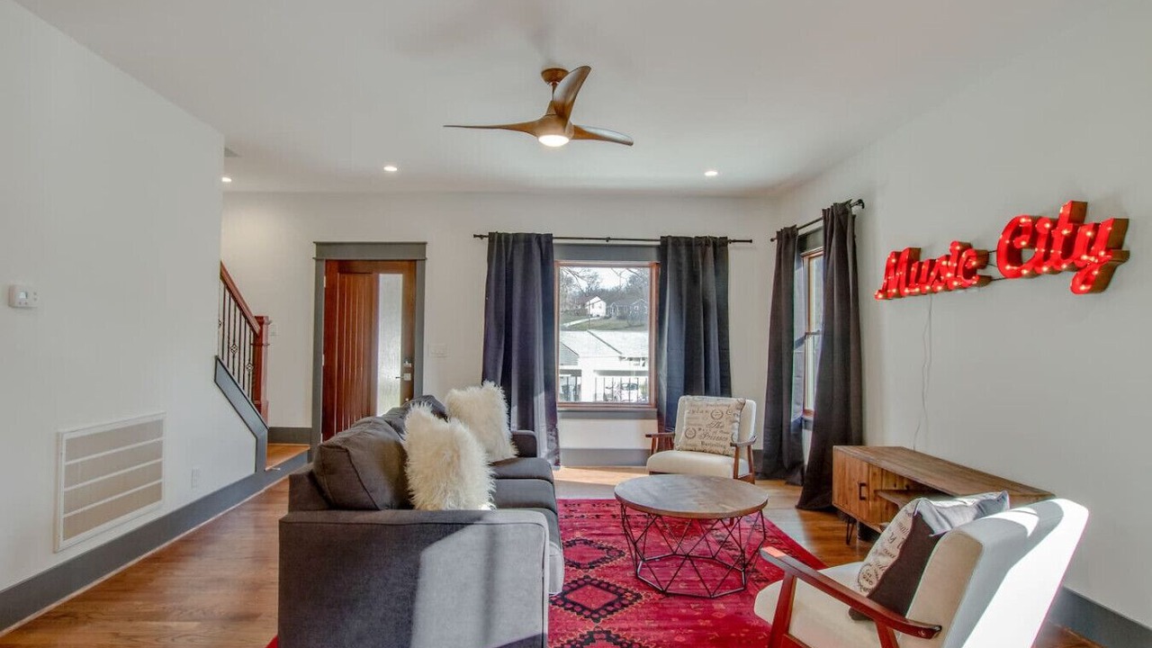 Photo of Livingroom in Shelby Hills