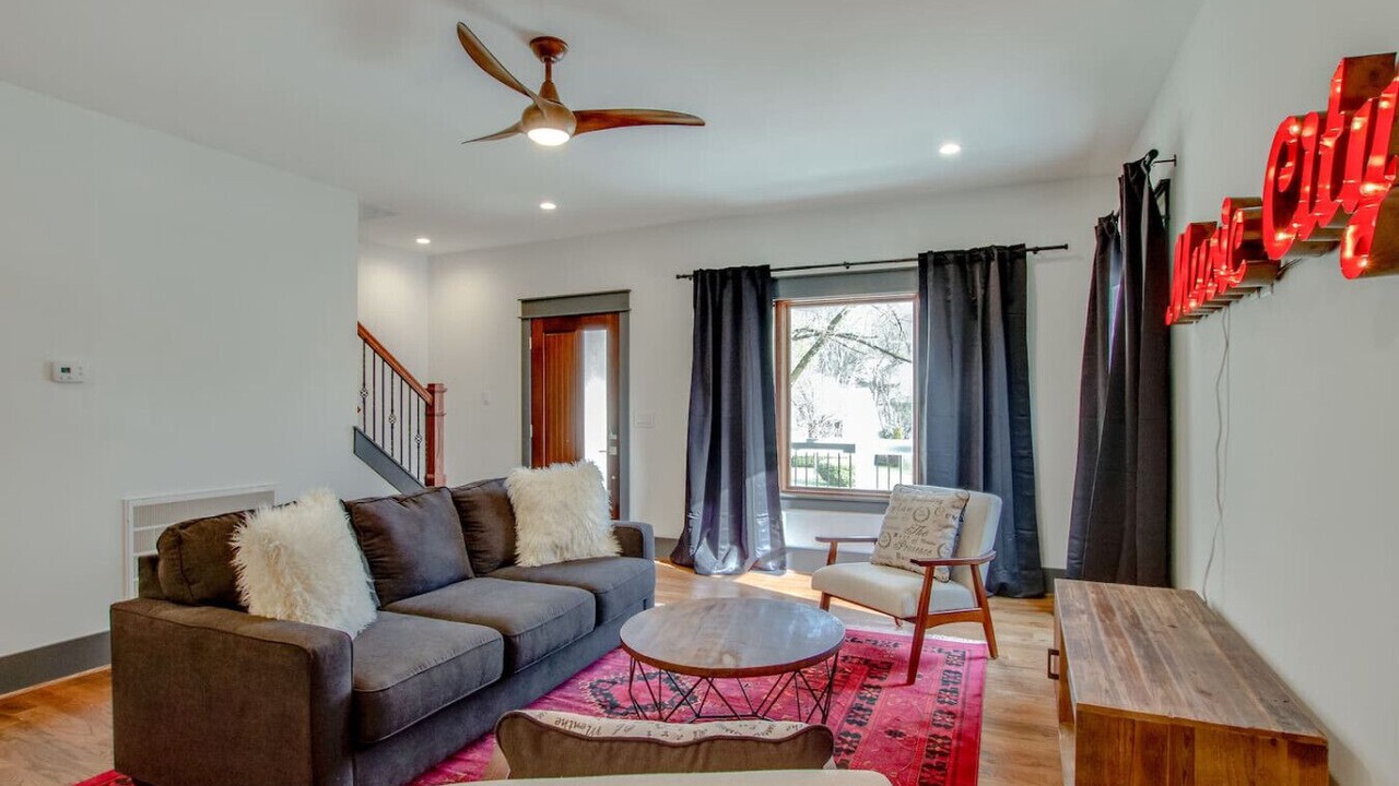 Photo of Livingroom in Shelby Hills