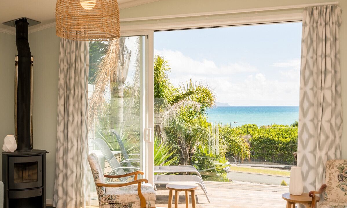Photo of Livingroom in Langs Beach