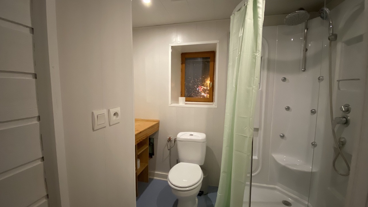 Photo of Bathroom in Faubourg-Raines