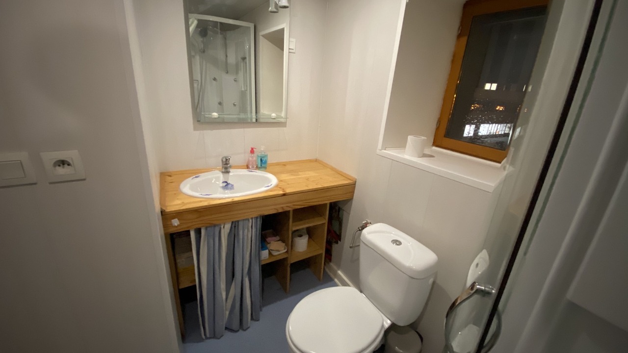 Photo of Bathroom in Faubourg-Raines