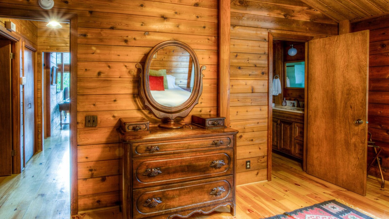 Photo of Bedroom in Bay City