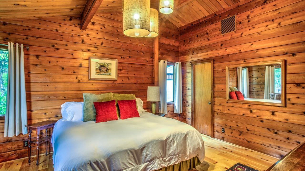 Photo of Bedroom in Bay City