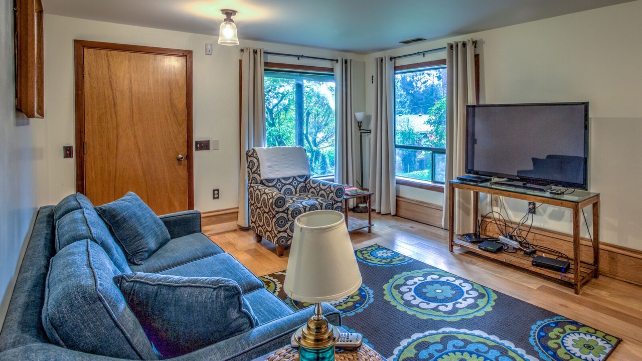 Photo of Livingroom in Bay City