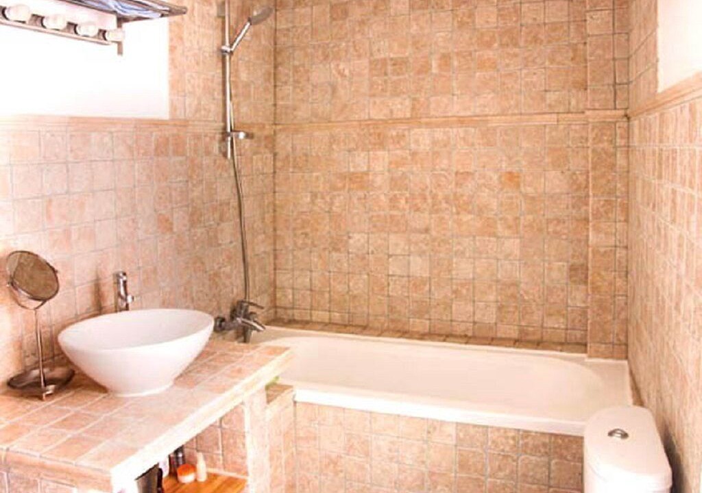 Photo of Bathroom in Roquebrun