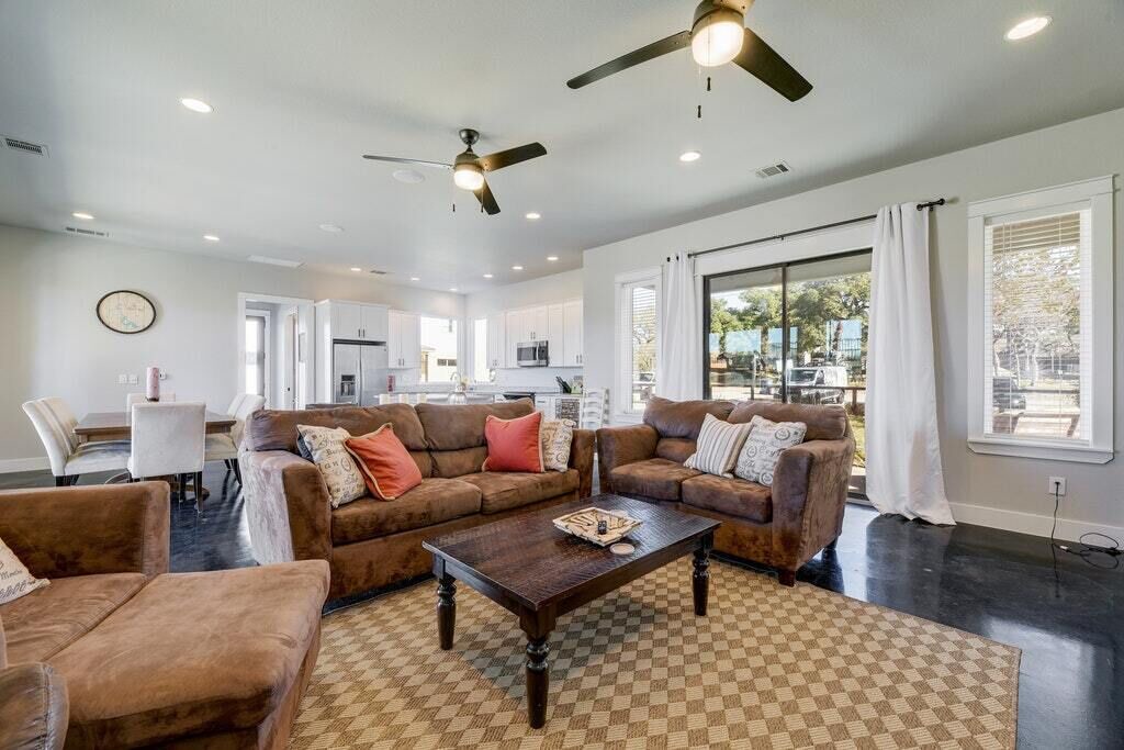 Photo of Livingroom in Granite Shoals
