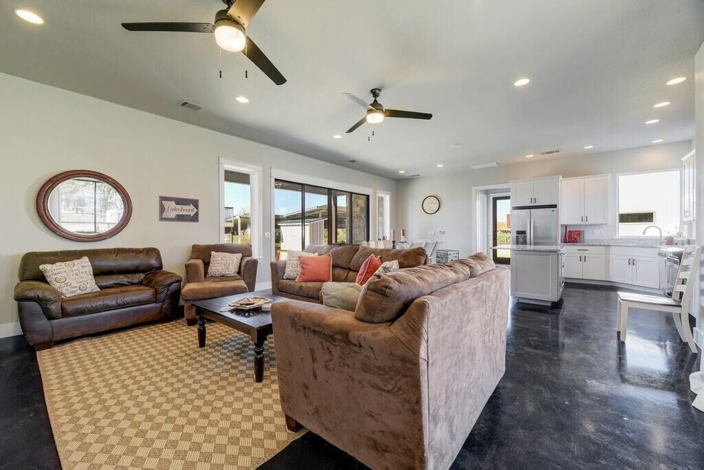 Photo of Livingroom in Granite Shoals