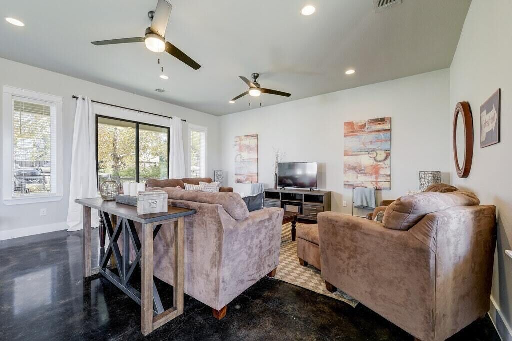 Photo of Livingroom in Granite Shoals