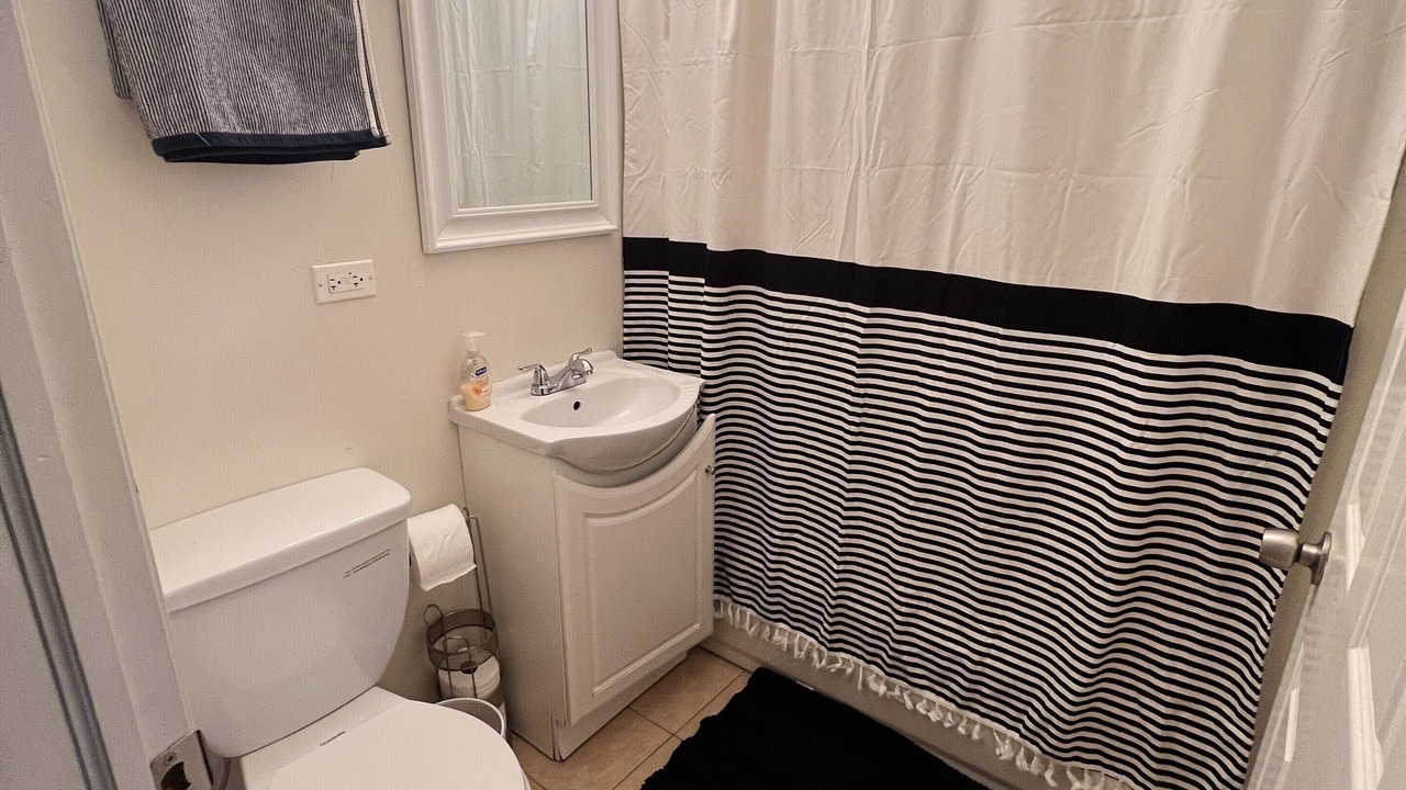 Photo of Bathroom in East Garfield Park