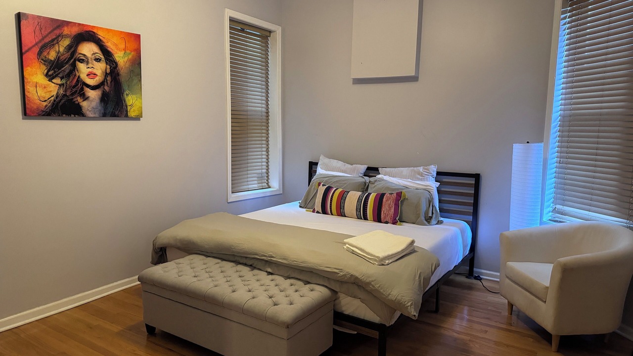Photo of Bedroom in East Garfield Park