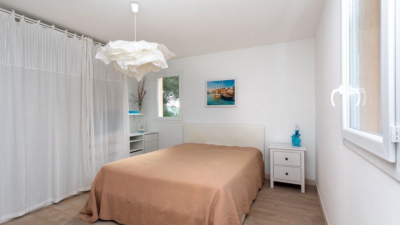 Photo of Bedroom in Bormes-Les-Mimosas