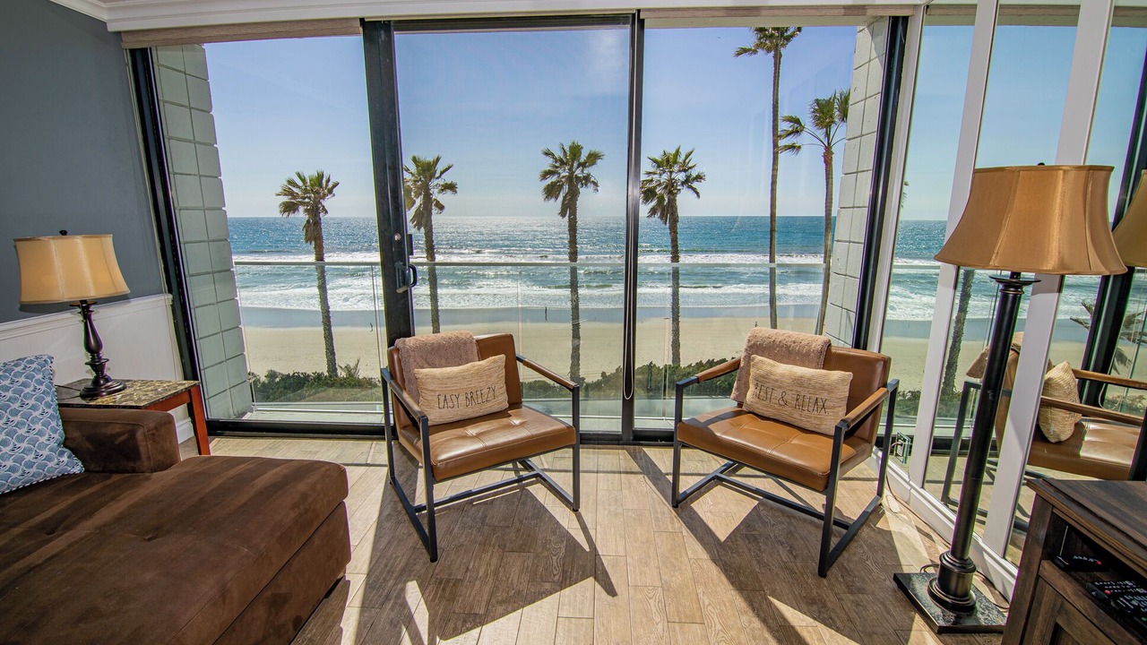 Photo of Livingroom in North Pacific Beach