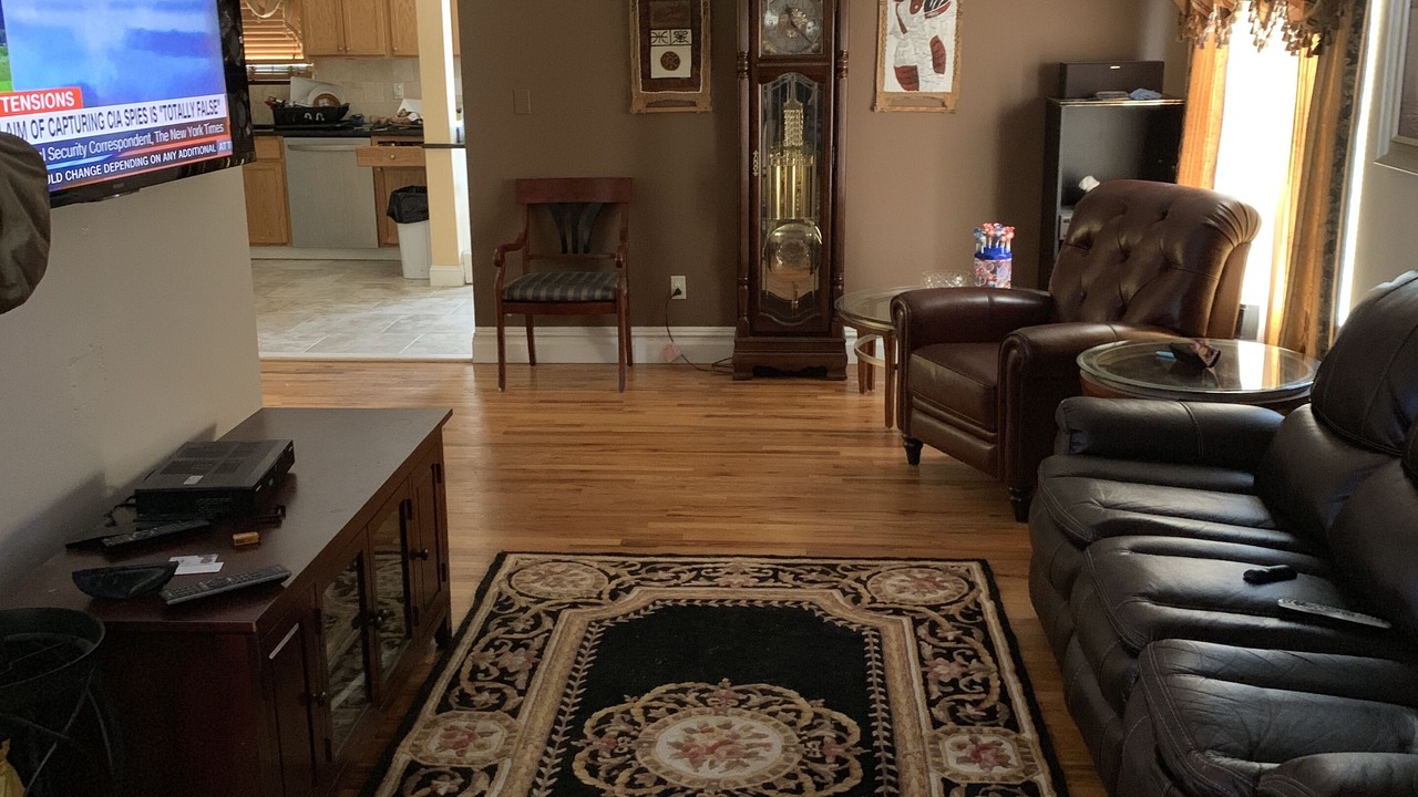 Photo of Livingroom in West Babylon