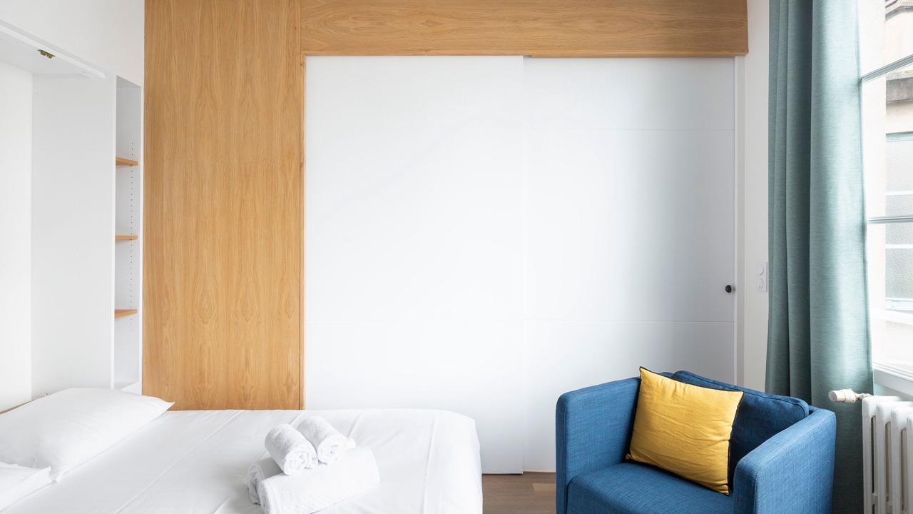 Photo of Bedroom in Graslin - Commerce