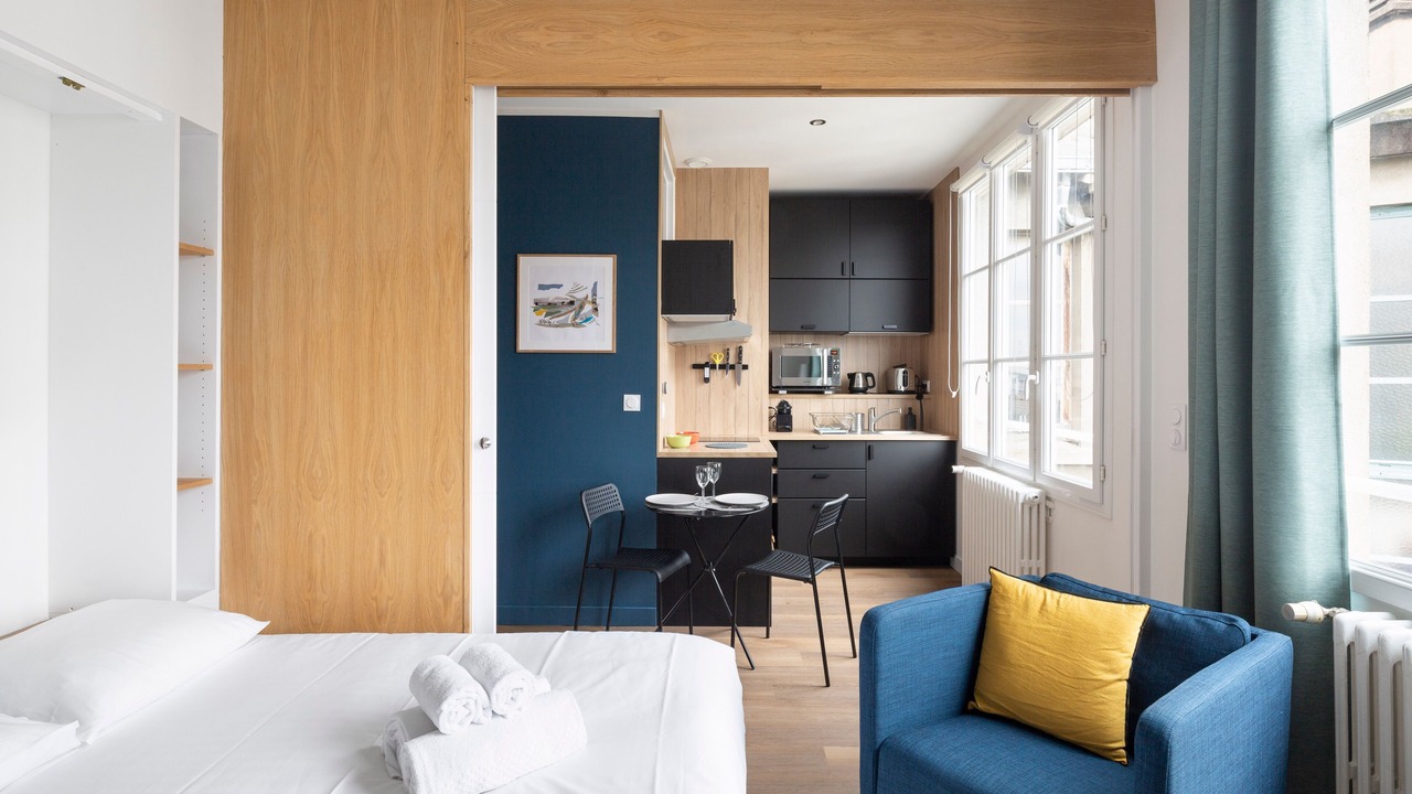 Photo of Bedroom in Graslin - Commerce