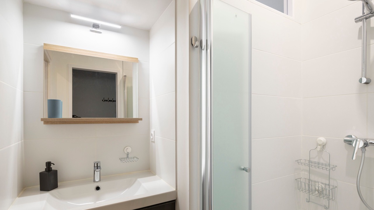 Photo of Bathroom in Graslin - Commerce
