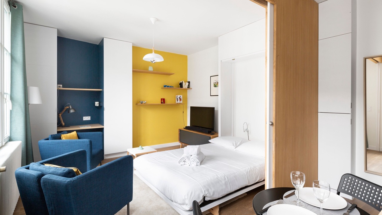 Photo of Bedroom in Graslin - Commerce