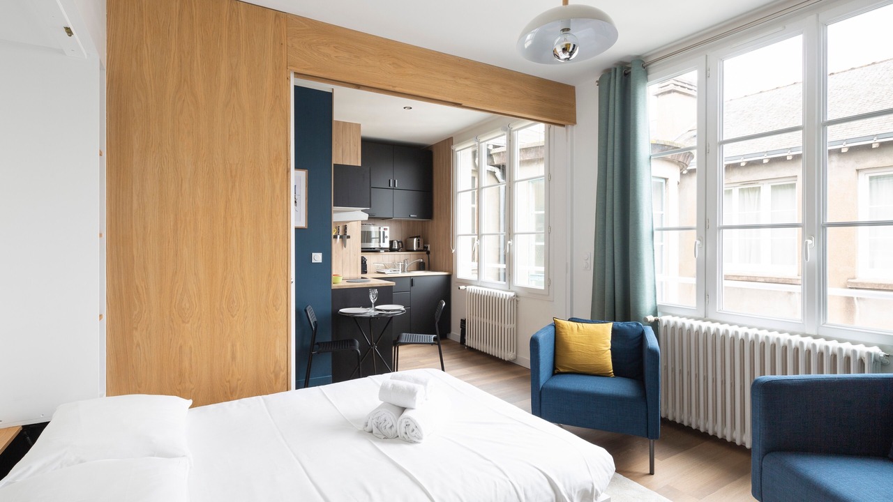 Photo of Bedroom in Graslin - Commerce