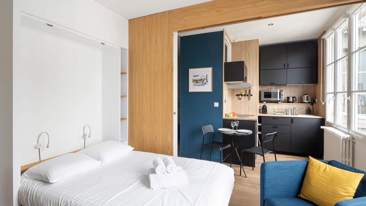 Photo of Bedroom in Graslin - Commerce