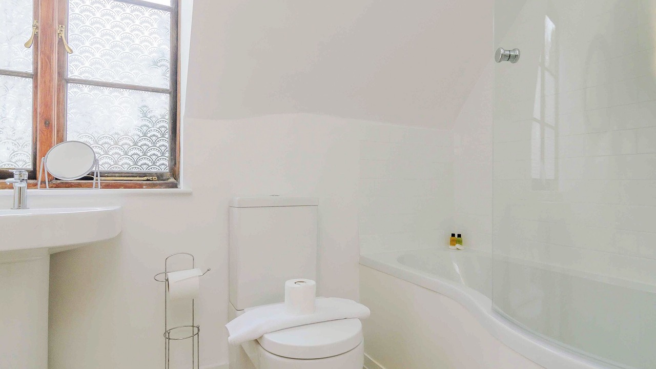 Photo of Bathroom in Hollingbourne