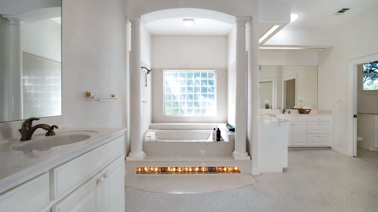 Photo of Bathroom in Lakeway