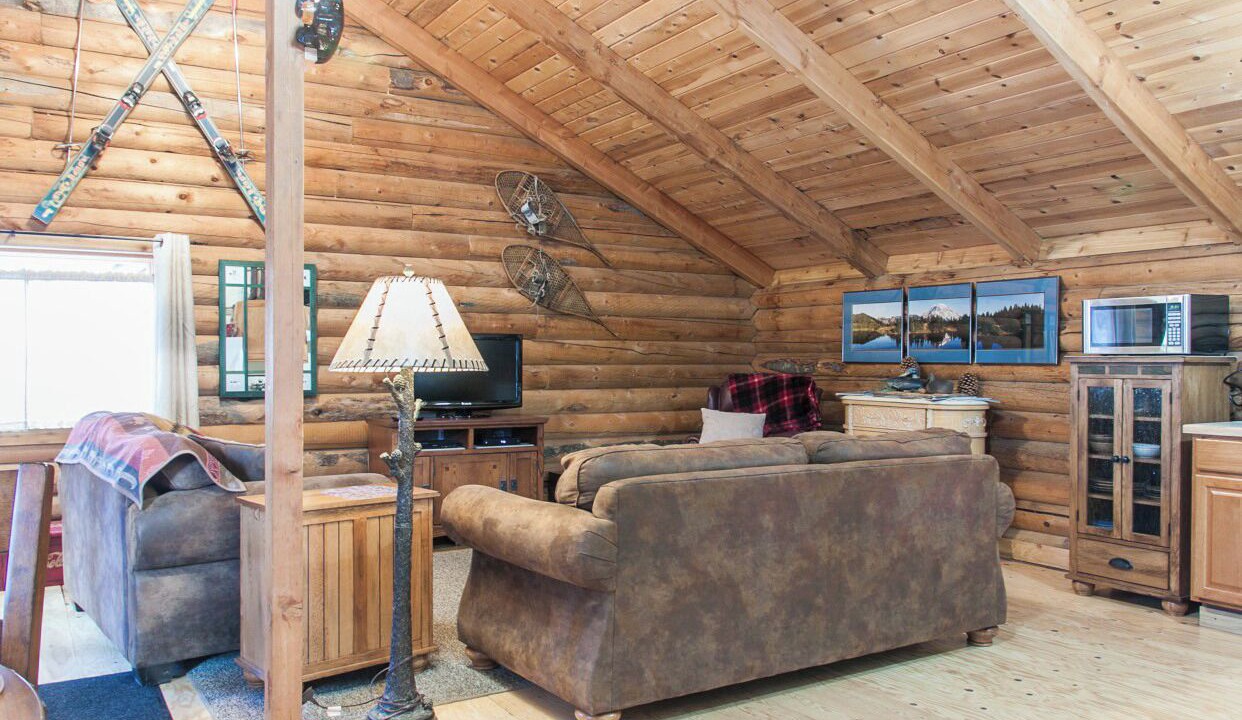 Photo of Livingroom in Deschutes River Woods