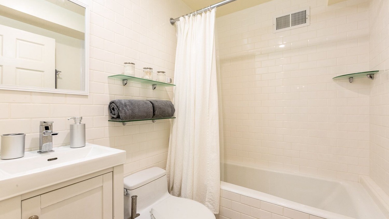 Photo of Bathroom in Lower Pacific Heights