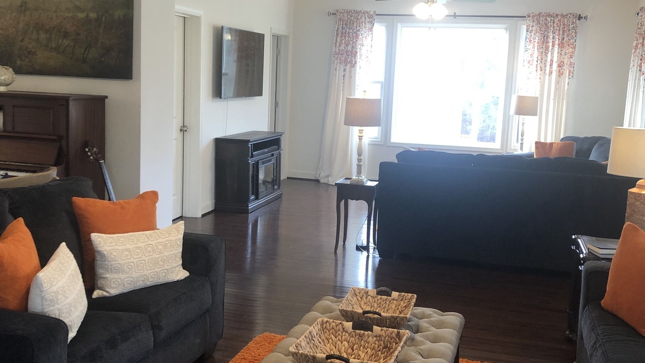 Photo of Livingroom in Parkville