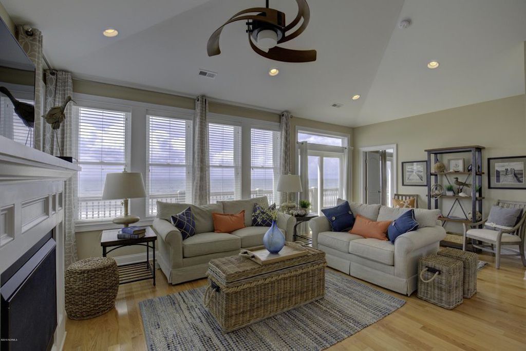 Photo of Livingroom in North Topsail Beach
