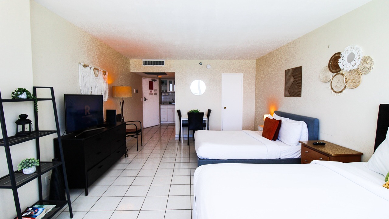 Photo of Bedroom in Mid Beach