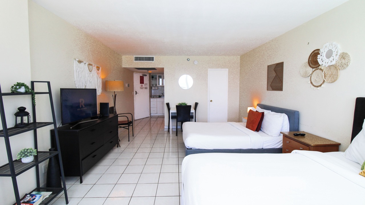Photo of Bedroom in Mid Beach