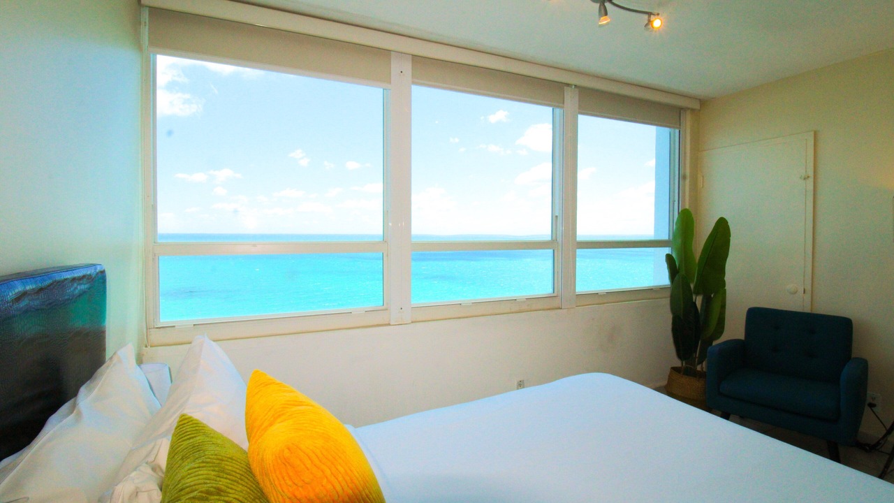 Photo of Bedroom in Mid Beach