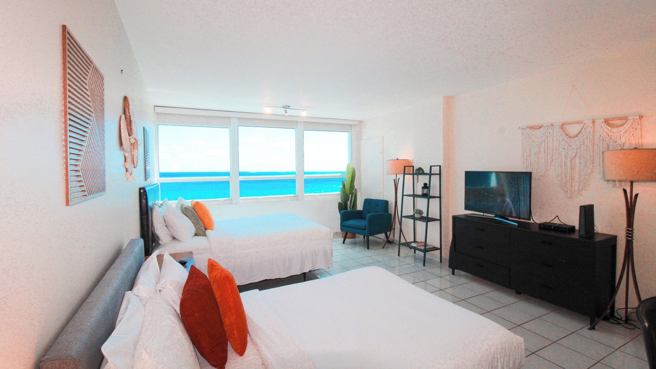Photo of Bedroom in Mid Beach