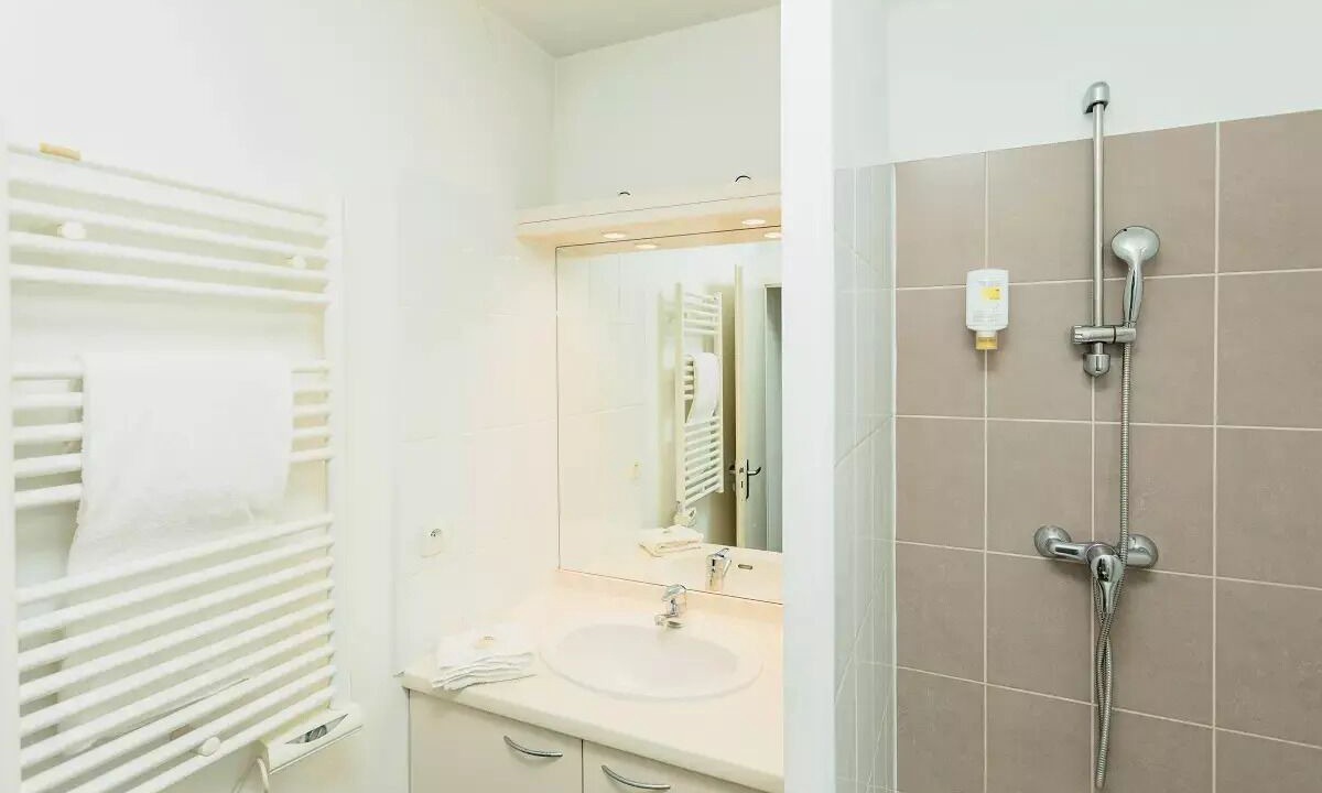 Photo of Bathroom in Clemenceau