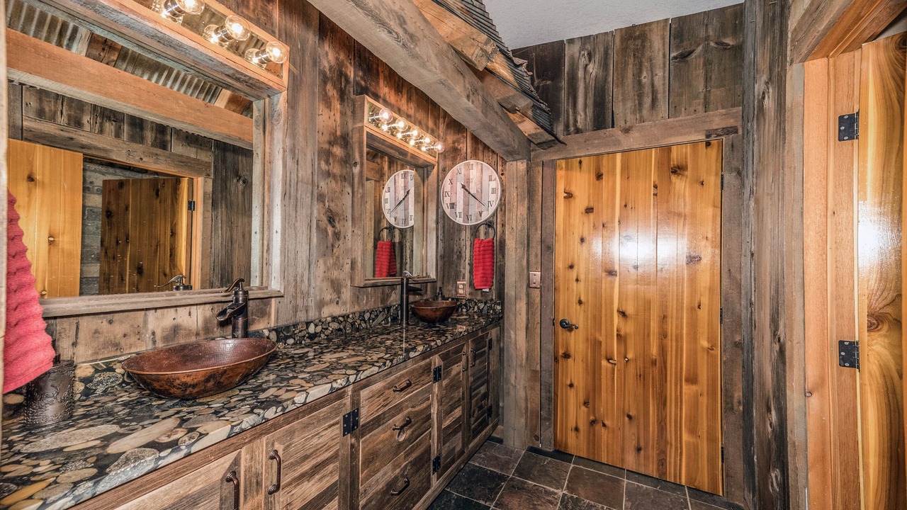 Photo of Bathroom in Papineau