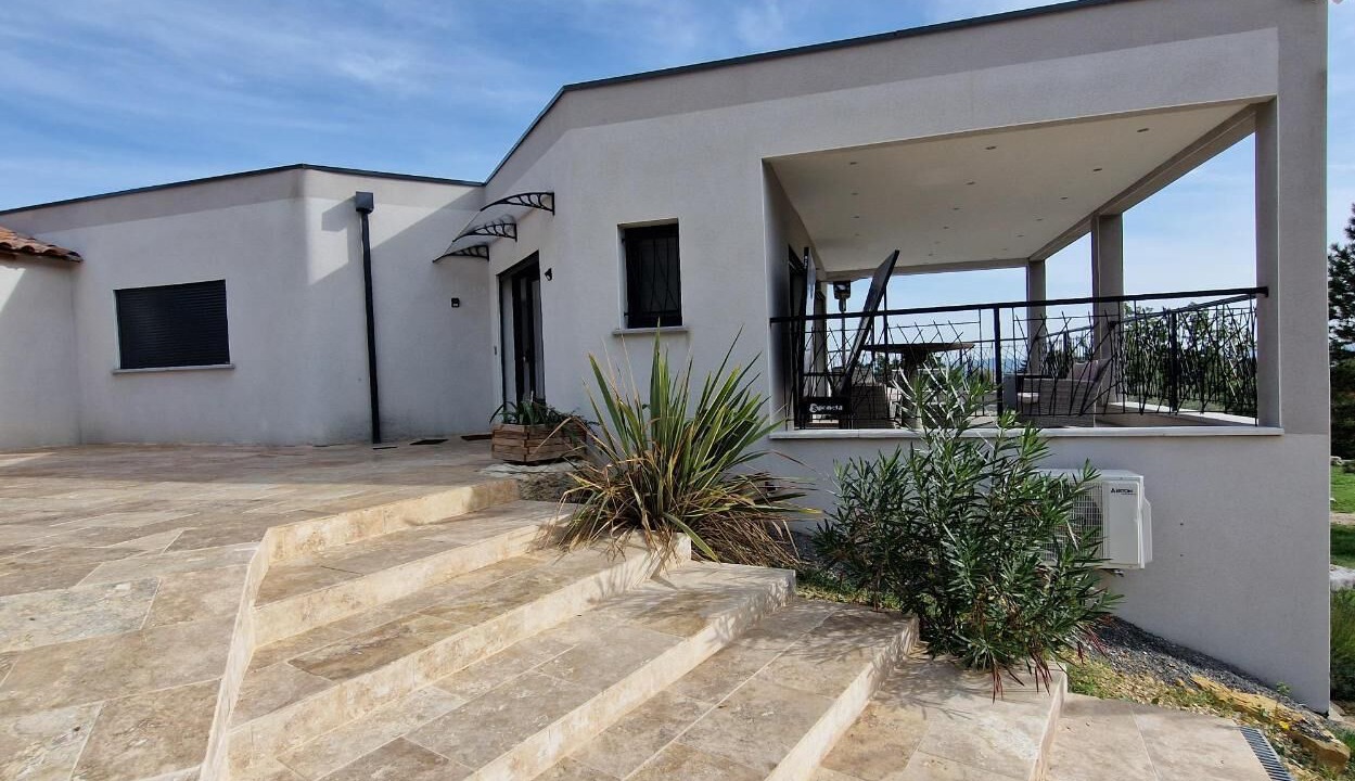 Photo of Patio Balcony in Bessas