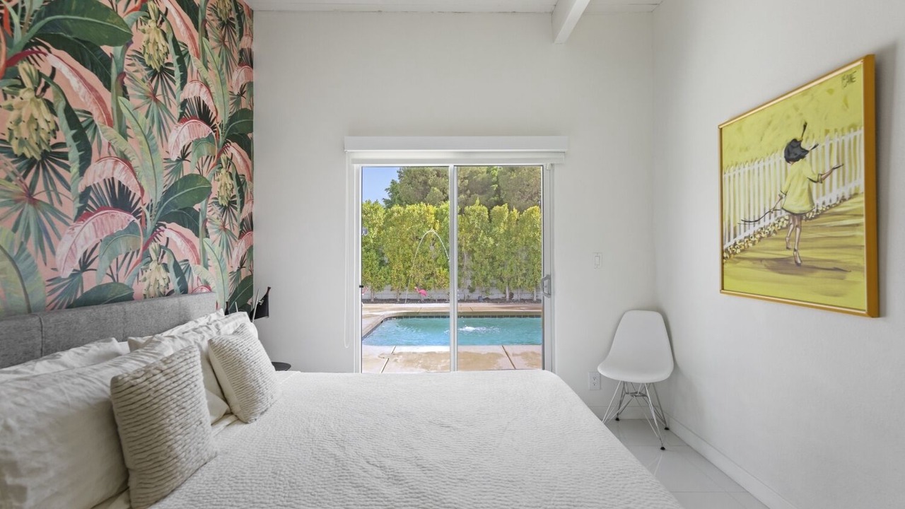 Photo of Bedroom in Racquet Club Estates