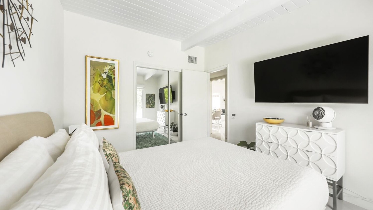 Photo of Bedroom in Racquet Club Estates