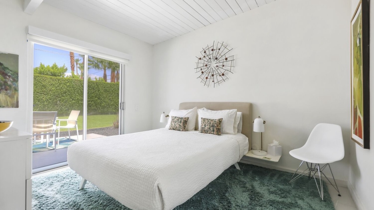 Photo of Bedroom in Racquet Club Estates