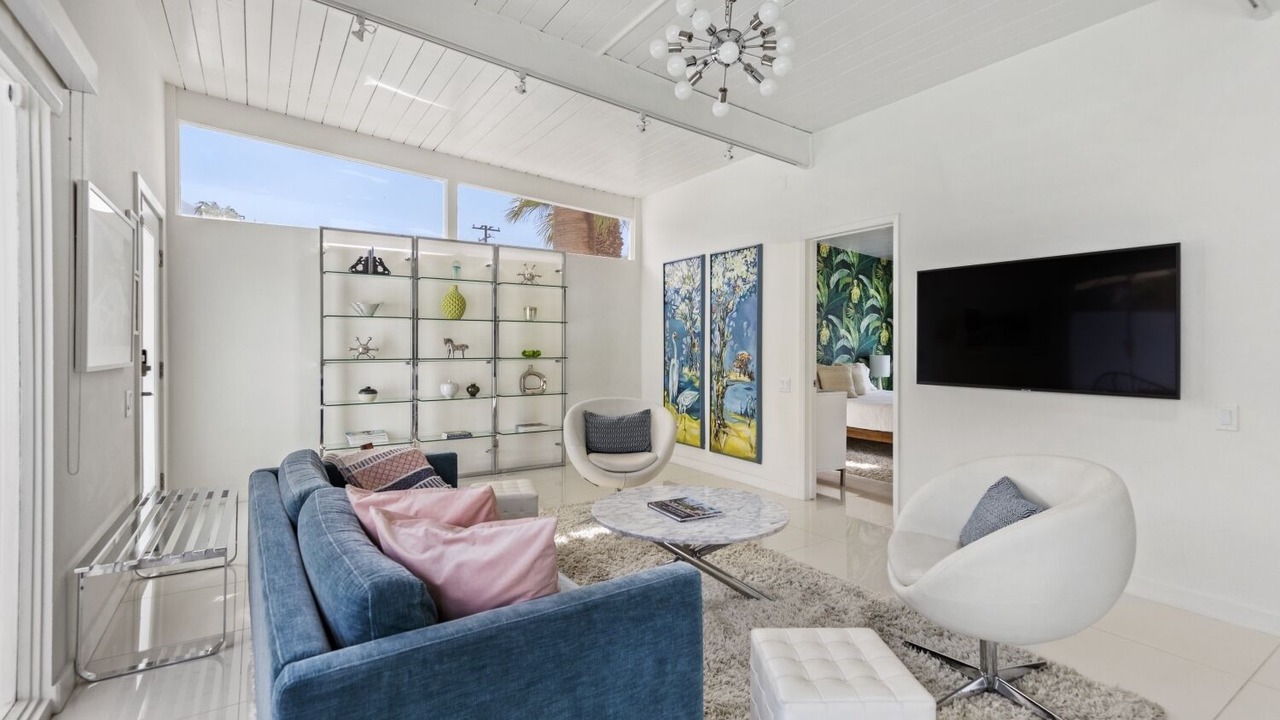 Photo of Livingroom in Racquet Club Estates