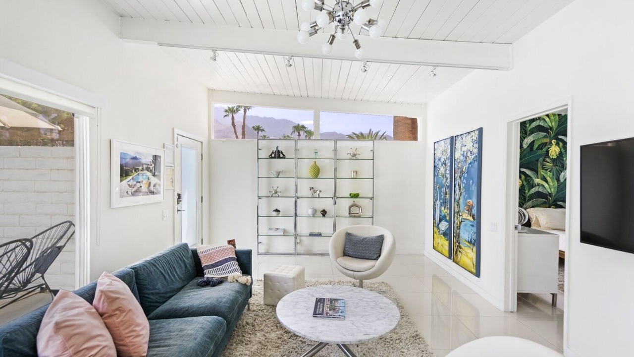 Photo of Livingroom in Racquet Club Estates