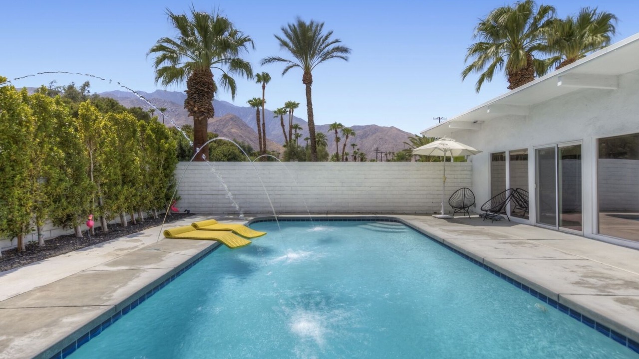 Photo of Outdoor in Racquet Club Estates