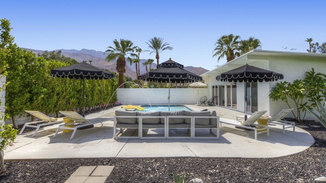 Photo of Outdoor in Racquet Club Estates
