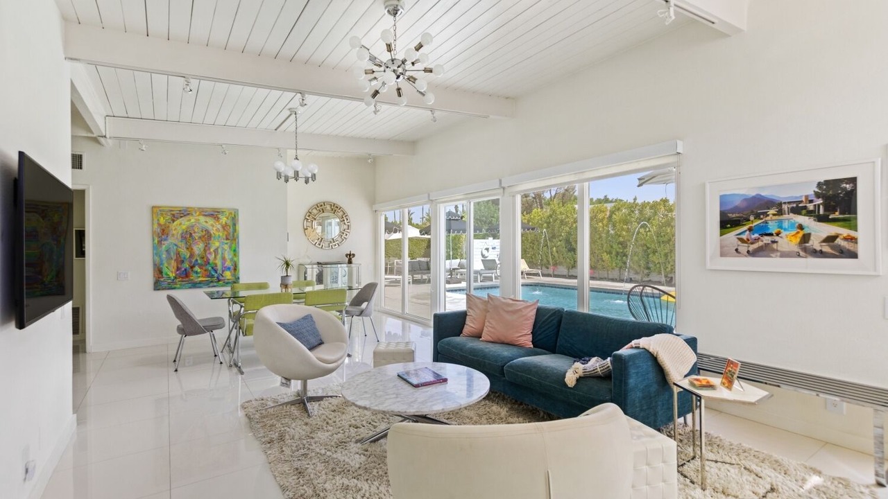 Photo of Livingroom in Racquet Club Estates