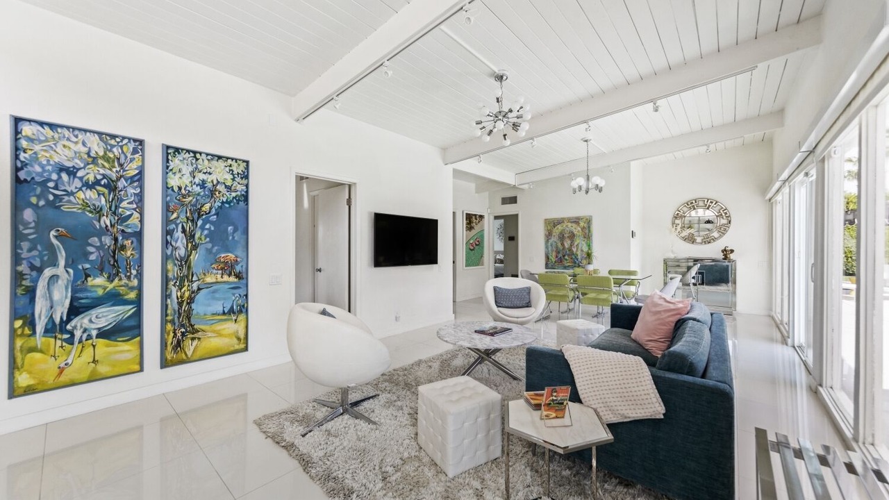 Photo of Livingroom in Racquet Club Estates