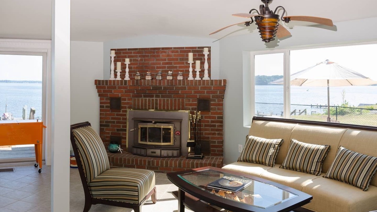 Photo of Livingroom in Cape Saint Claire