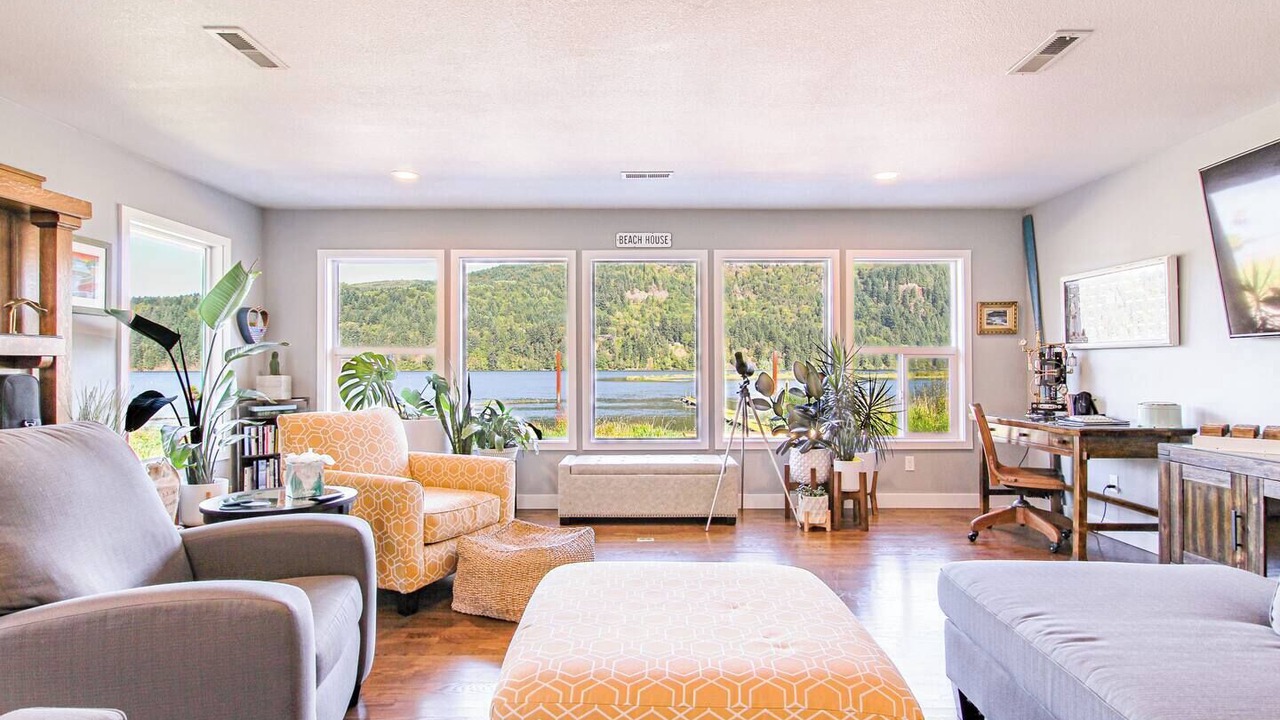 Photo of Bedroom in Cathlamet