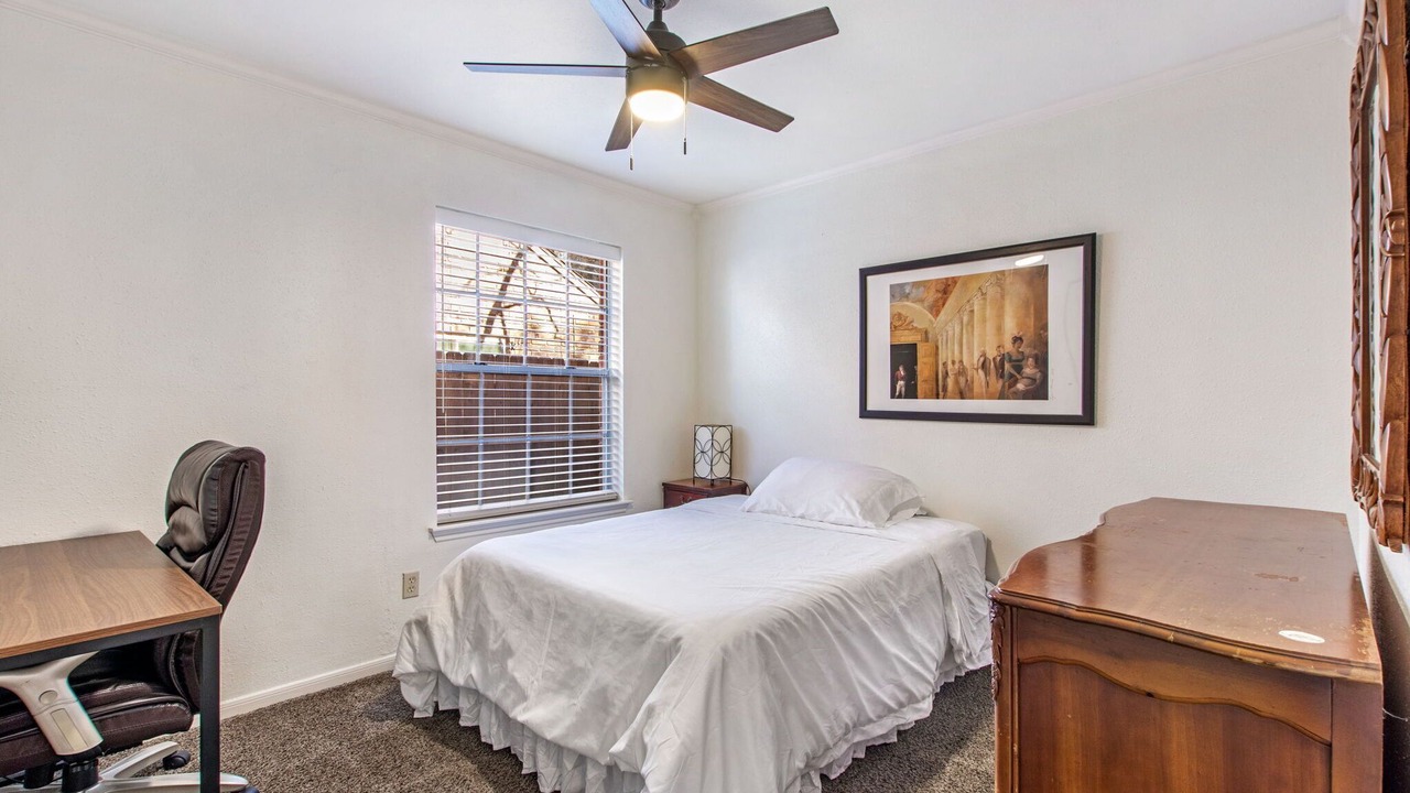 Photo of Bedroom in Indian Springs